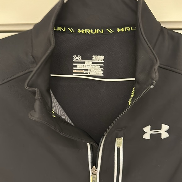 UA Run Vest - Picture 2 of 4